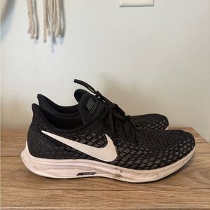 Nike Air Zoom Pegasus 35 women's running shoes in black and white size 10.5